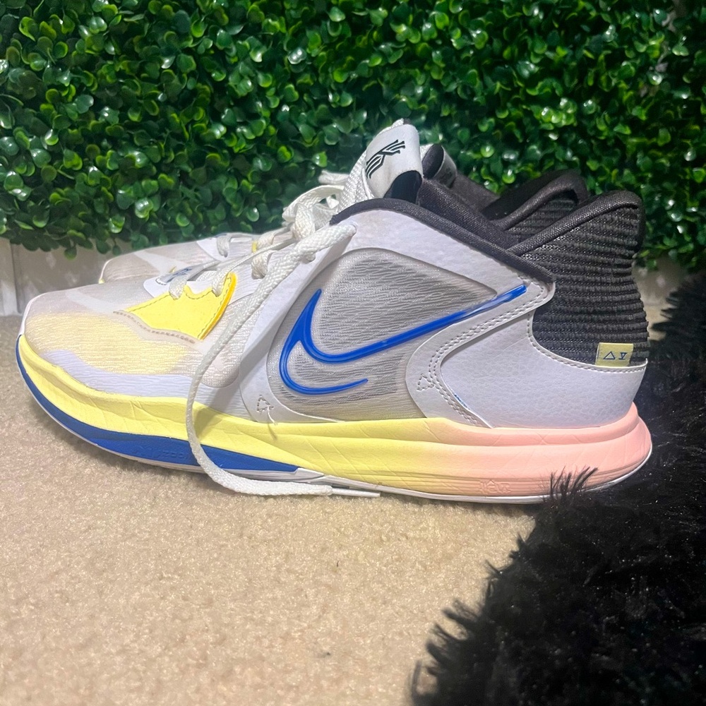 Size 10.5 Nike Kyrie Low White Game Royal With Box Included - Picture 1 of 14
